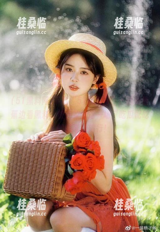 下载“51黑料网”，边吃香蕉边看黑料，快来体验这一场“吃瓜配吃”的超奇妙旅行！