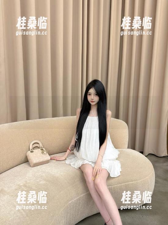 这一次我不想就只在“hl04.co”网页上吃瓜，心里有个地方要开party！
