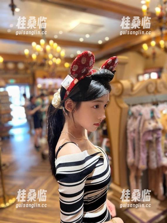 哈哈，下载hlw155.ccm就是为了追踪那些人的瓜，谁不会爱这种收集癖呢！