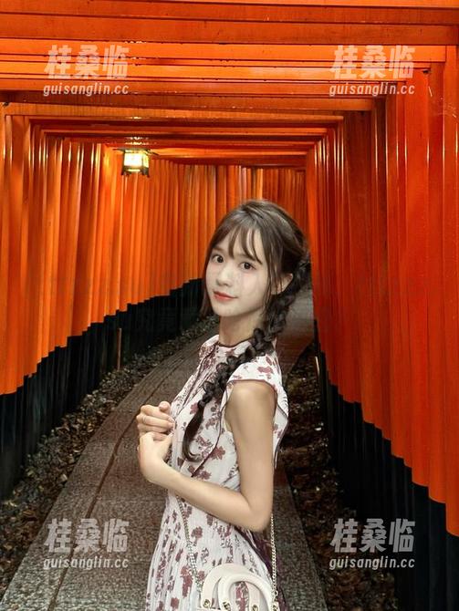 最新黑料入口探秘：tttzzz.su究竟藏了啥惊人秘密？