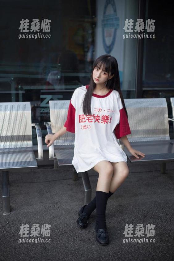 瓜田里的秘密瓜，五一吃瓜网今日传送门为你揭晓，肥瓜可不止一颗哦！