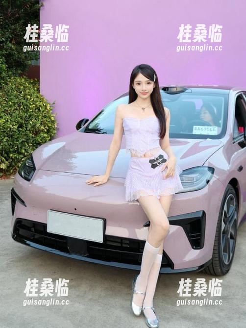 吃瓜不打烊，下载瓜田小秘，你也能成为八卦大师！