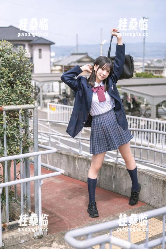 在这个瓜田里，线路通着吃瓜网在线观看，听说瓜可以吃出新高度？
