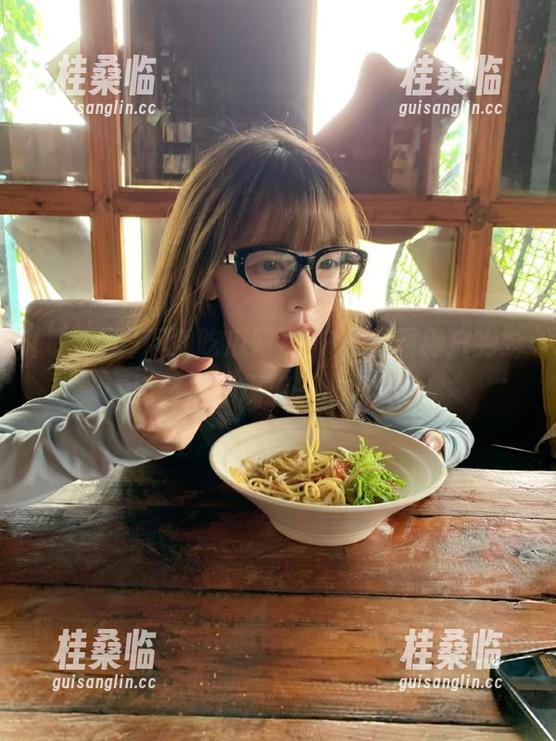 下载吃瓜网APP，苹果用户为啥脑袋里浮现出一堆问号？