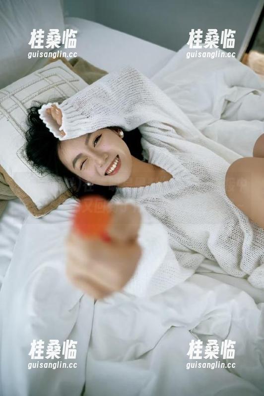 在“明星黑料”网站的链接中流连，仿佛又回到了青春时的追星岁月～