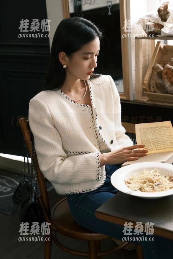 黑料正能量 吃瓜党的福利:黑料正能量官网,带你免费游走在真相边缘!