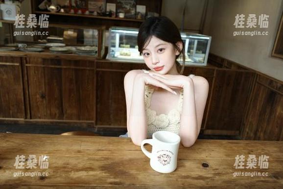“黑料正能量index”传送门打开，一个旋风式的吃瓜之旅等着你！