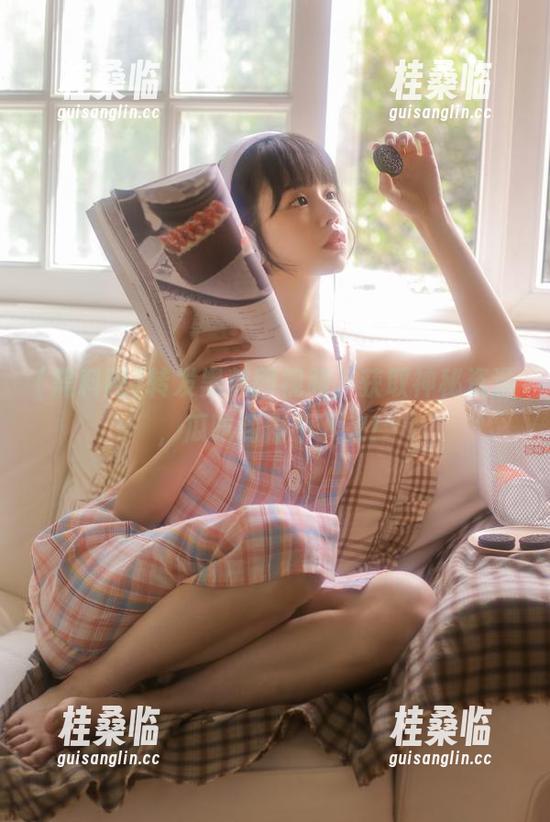 黑料网 转发黑料网视频,获取神秘资源,瓜吃到停不下来!